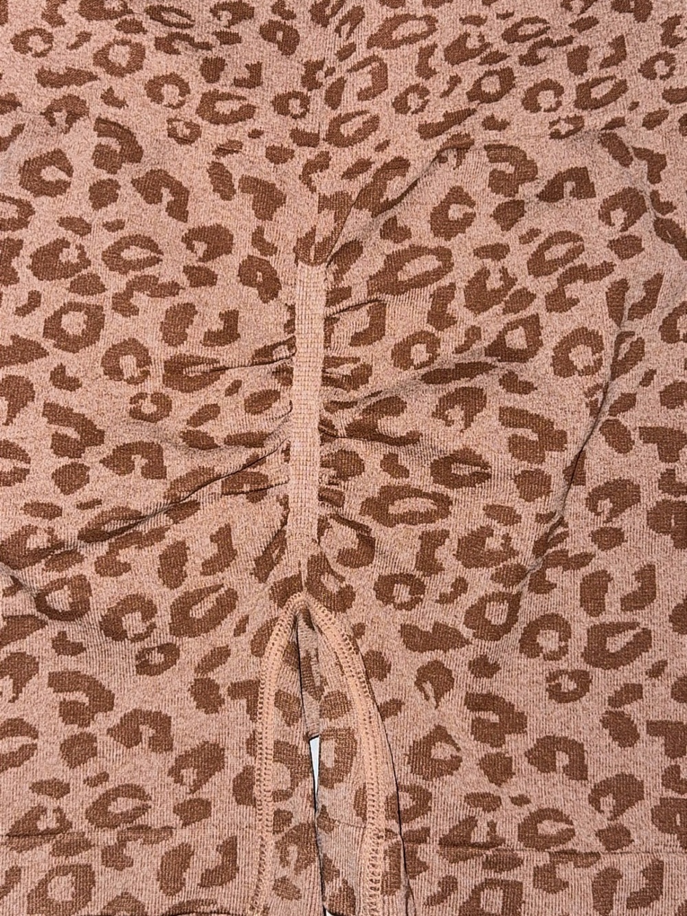 Leopard Print Seamless Active Crop & Bike Short Set - Picture 8 of 10